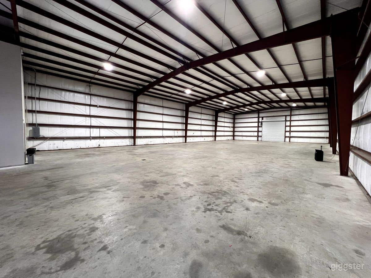 Beautiful Blank Canvas Studio!  Photo 4