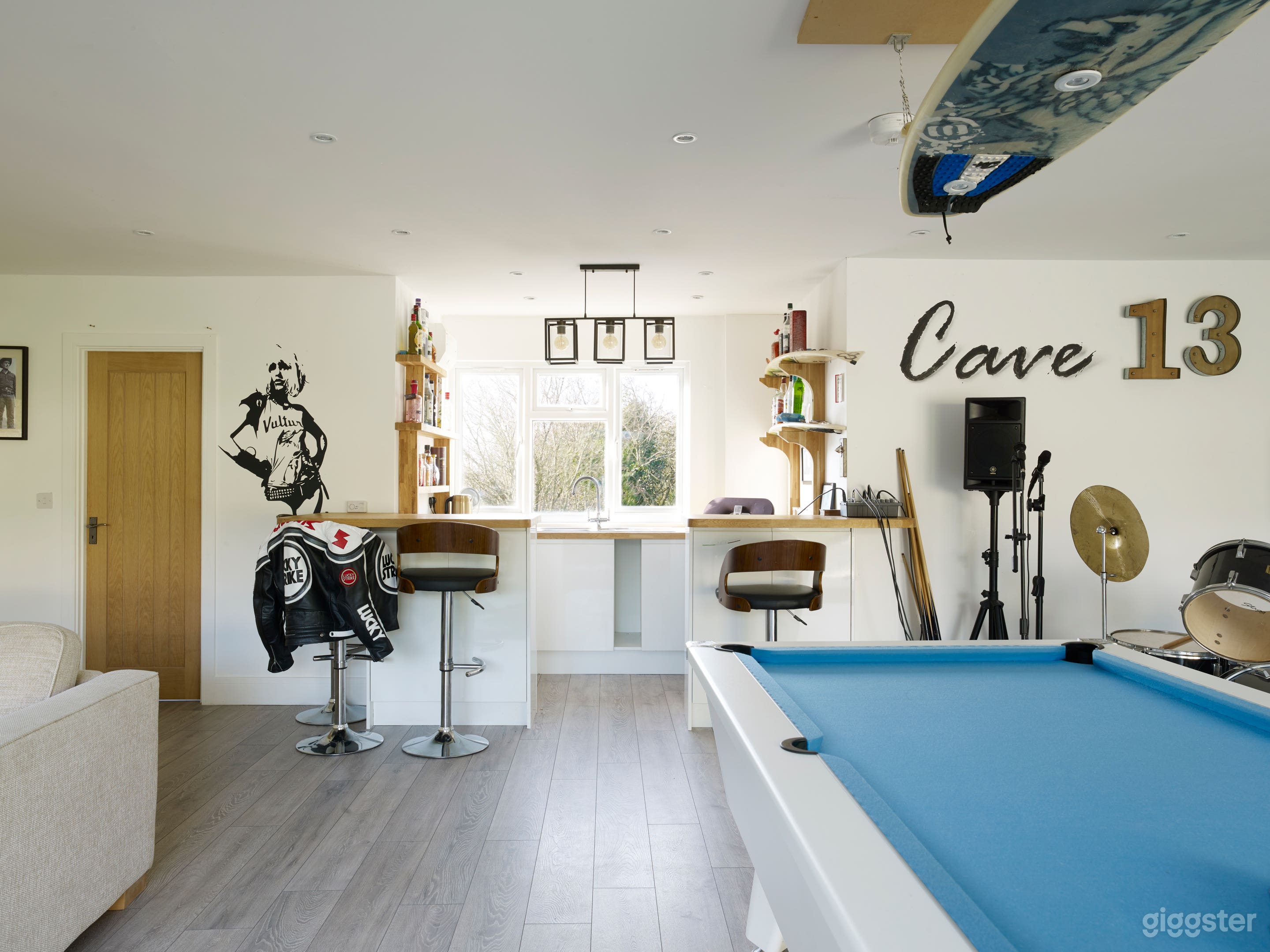 Modern Home with Garden in Chesham Photo 3