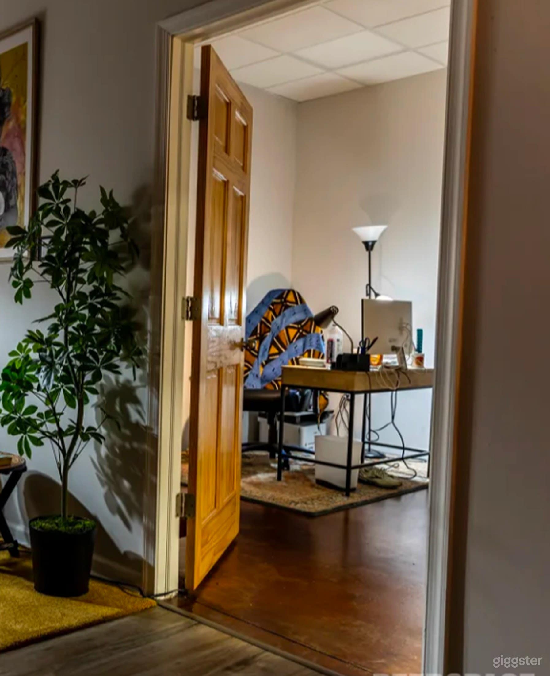 Bright &amp; Inspiring Creative Office Space  Photo 4