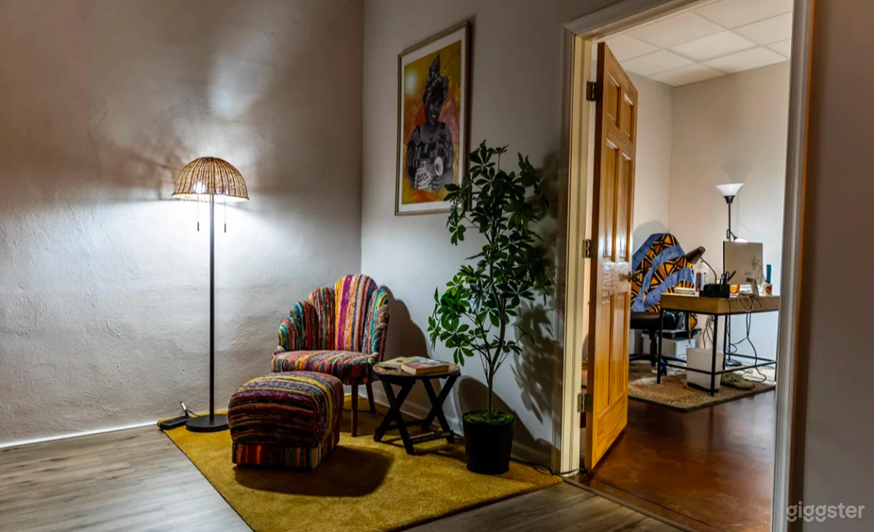 Bright &amp; Inspiring Creative Office Space  Photo 1