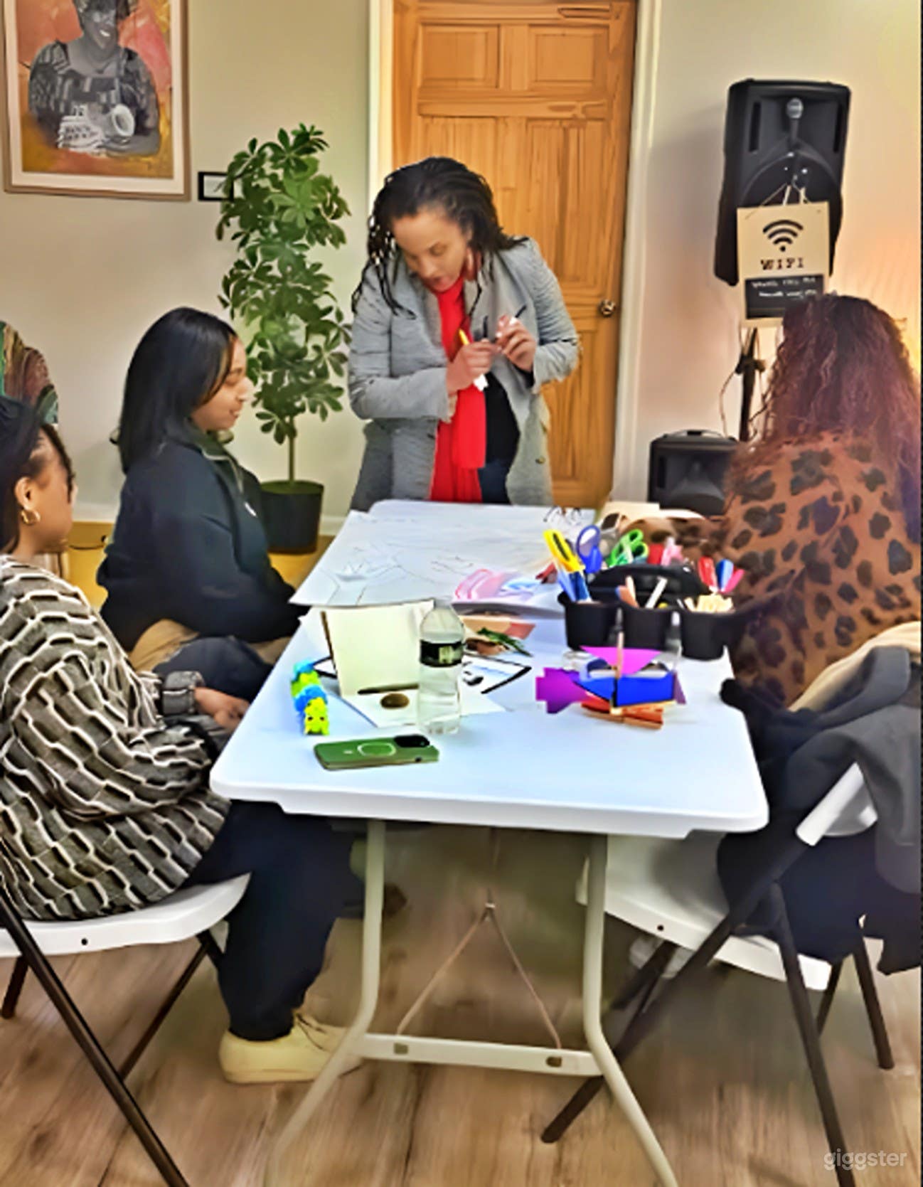 Bright &amp; Inspiring Creative Office Space  Photo 2