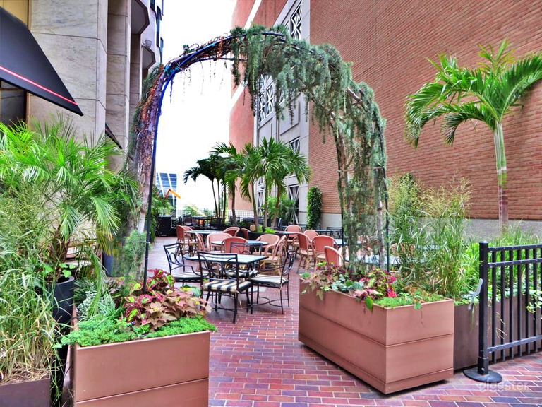  Bright Patio with City Views 
