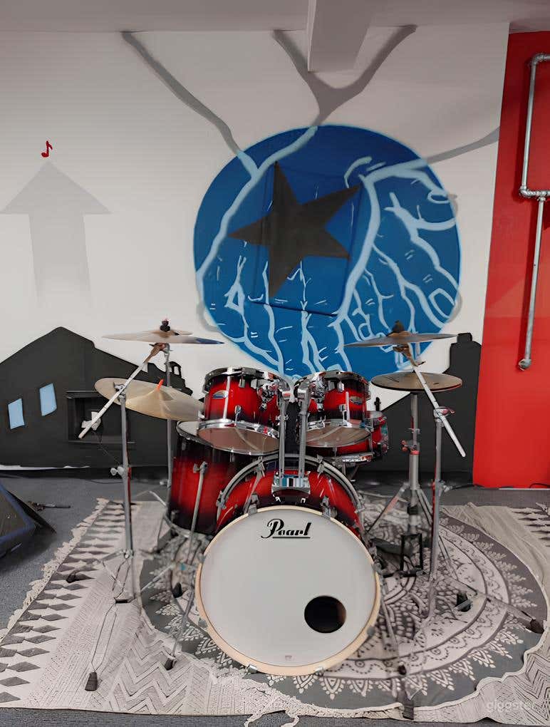 "The Un-Finished" Room Photo 4