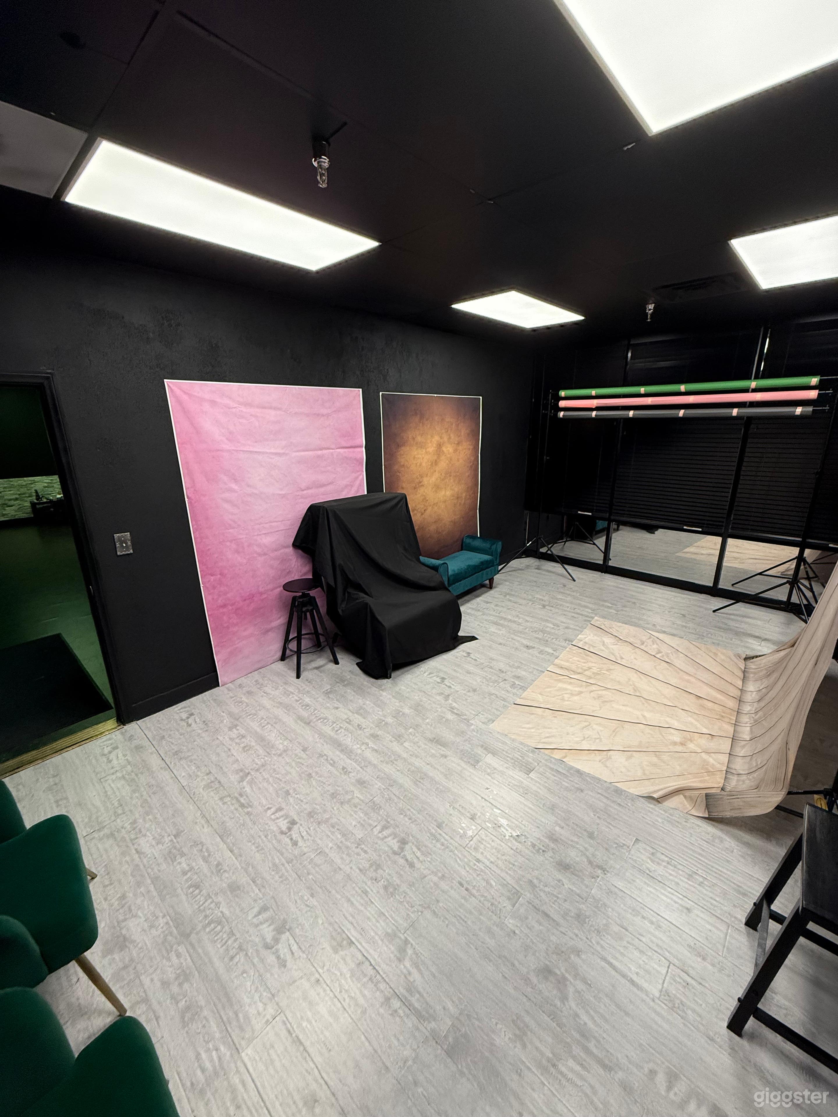 Backdrop Heaven - Vegas Portrait Studio Photo 2