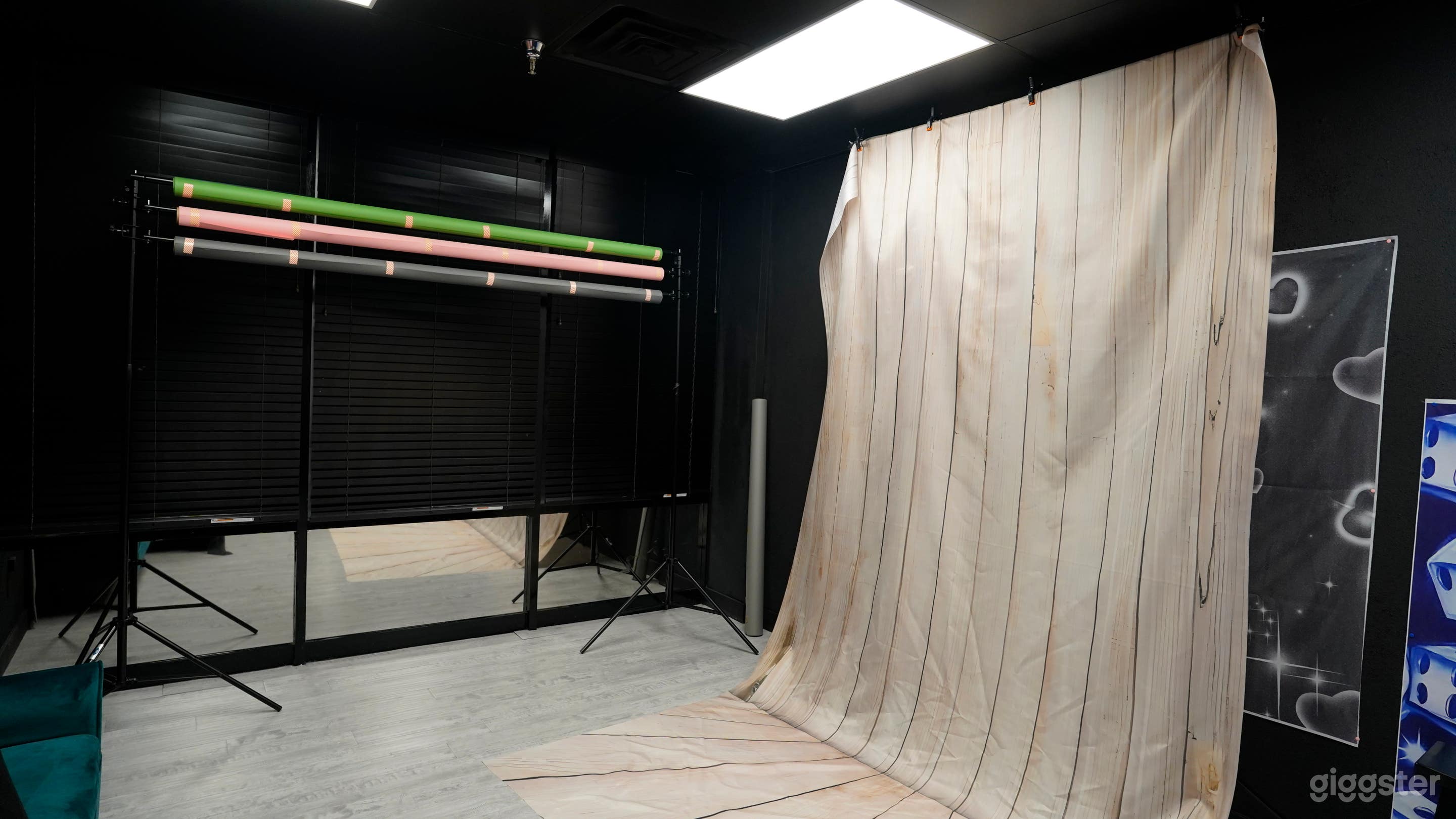 Backdrop Heaven - Vegas Portrait Studio Photo 4