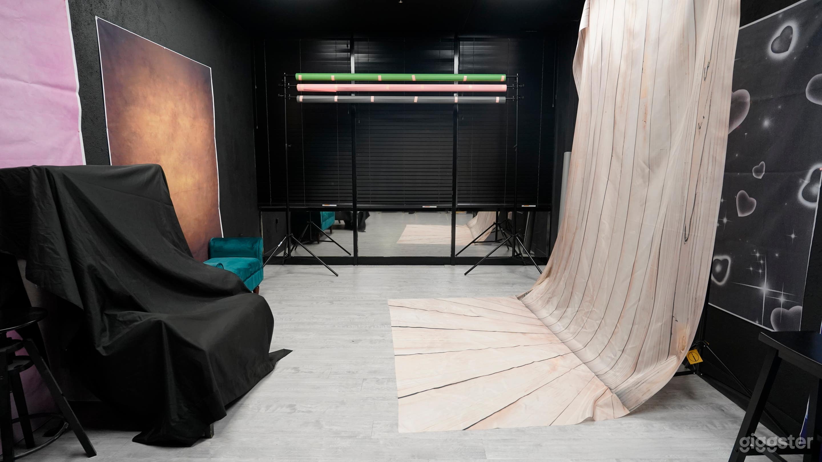 Backdrop Heaven - Vegas Portrait Studio Photo 3