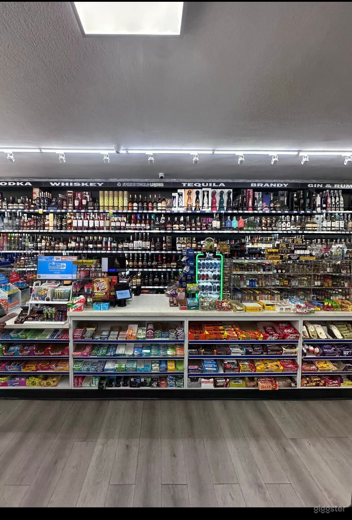 A beautiful neighborhood liquor store Photo 2