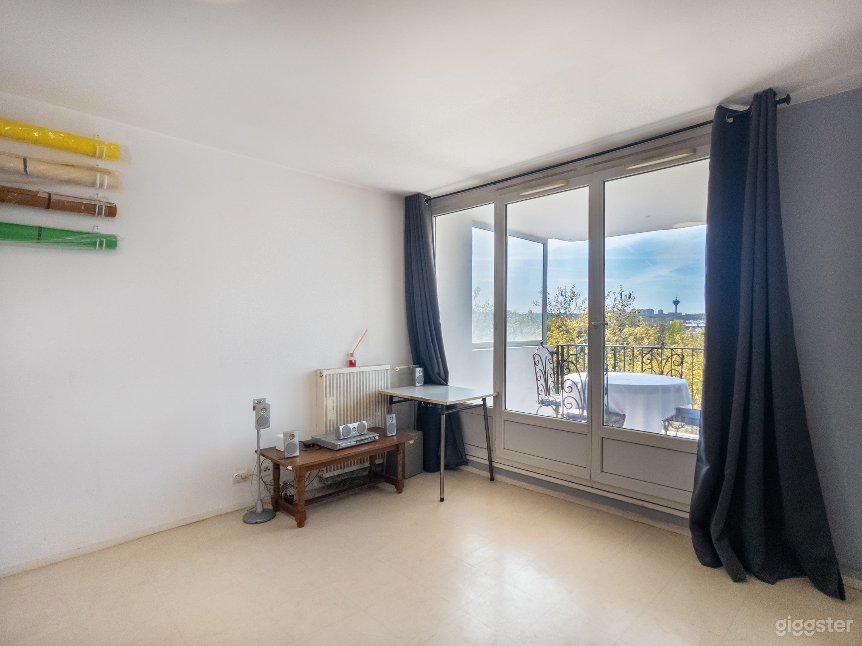 Photo de Affordable Photo / Video Studio with Balcony 3