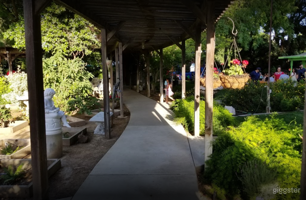 Covered Outside Patio for Photoshoots Photo 3