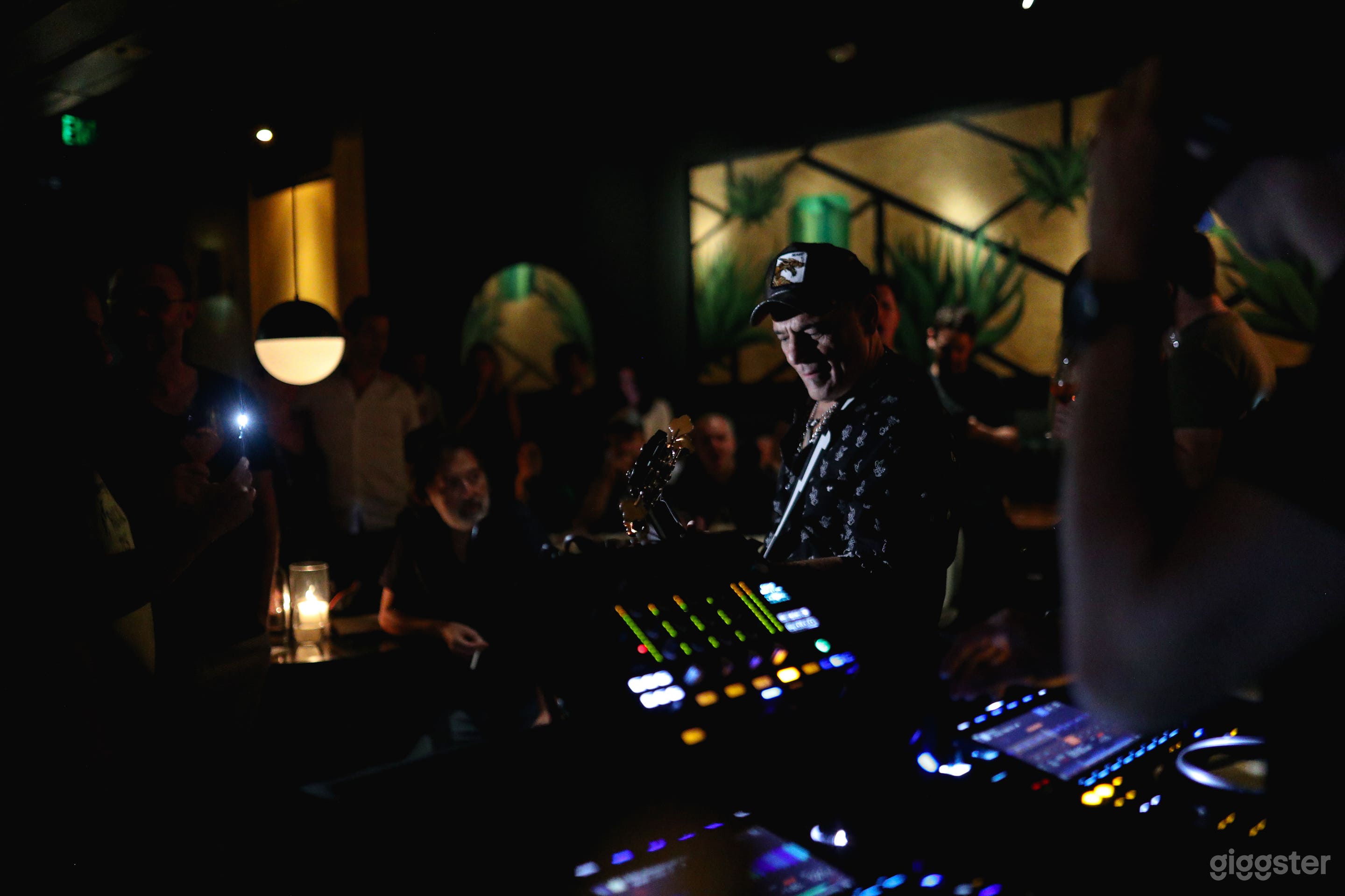 Orilla Bar &amp; Grill  Photo 4