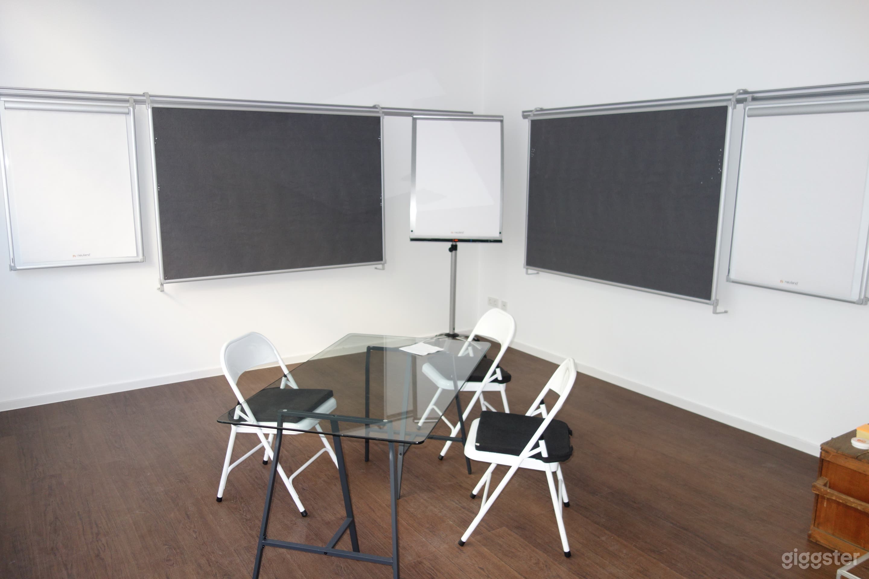 Hauptraum mit moderner Workshopausstattung