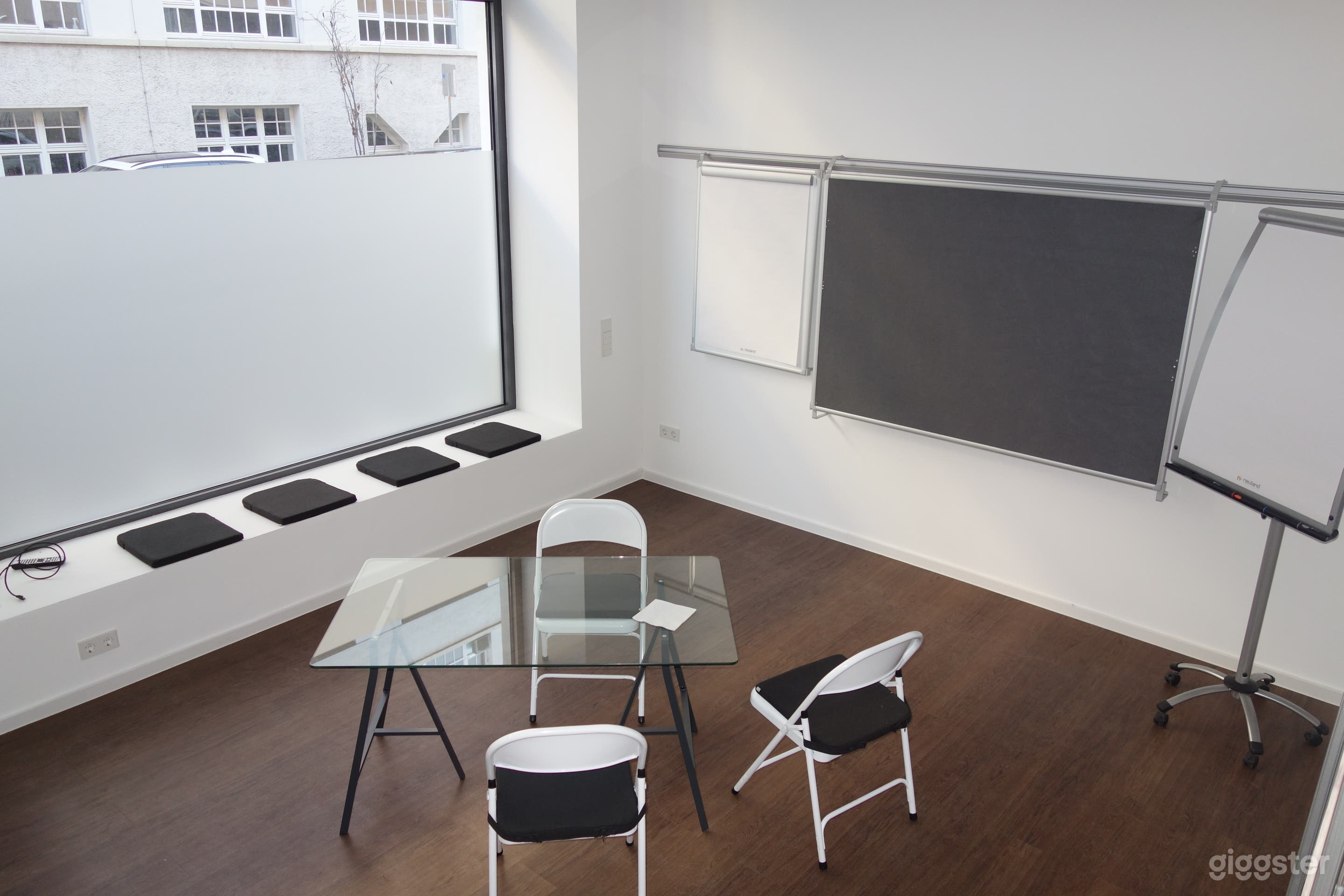 Hauptraum mit moderner Workshopausstattung