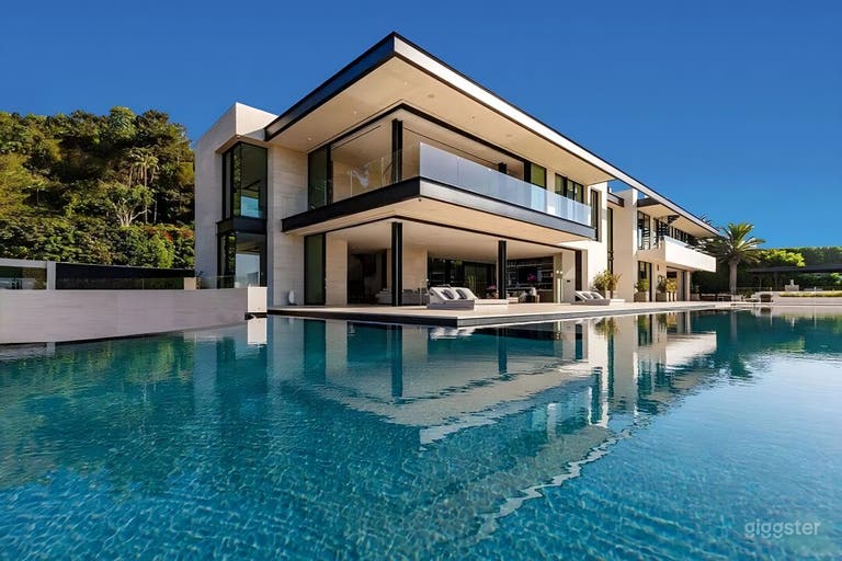  ULTRA LUXE RESORT ESTATE W/ INFINITY VIEWS 