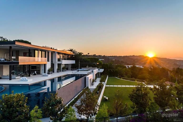  ULTRA LUXE RESORT ESTATE W/ INFINITY VIEWS 