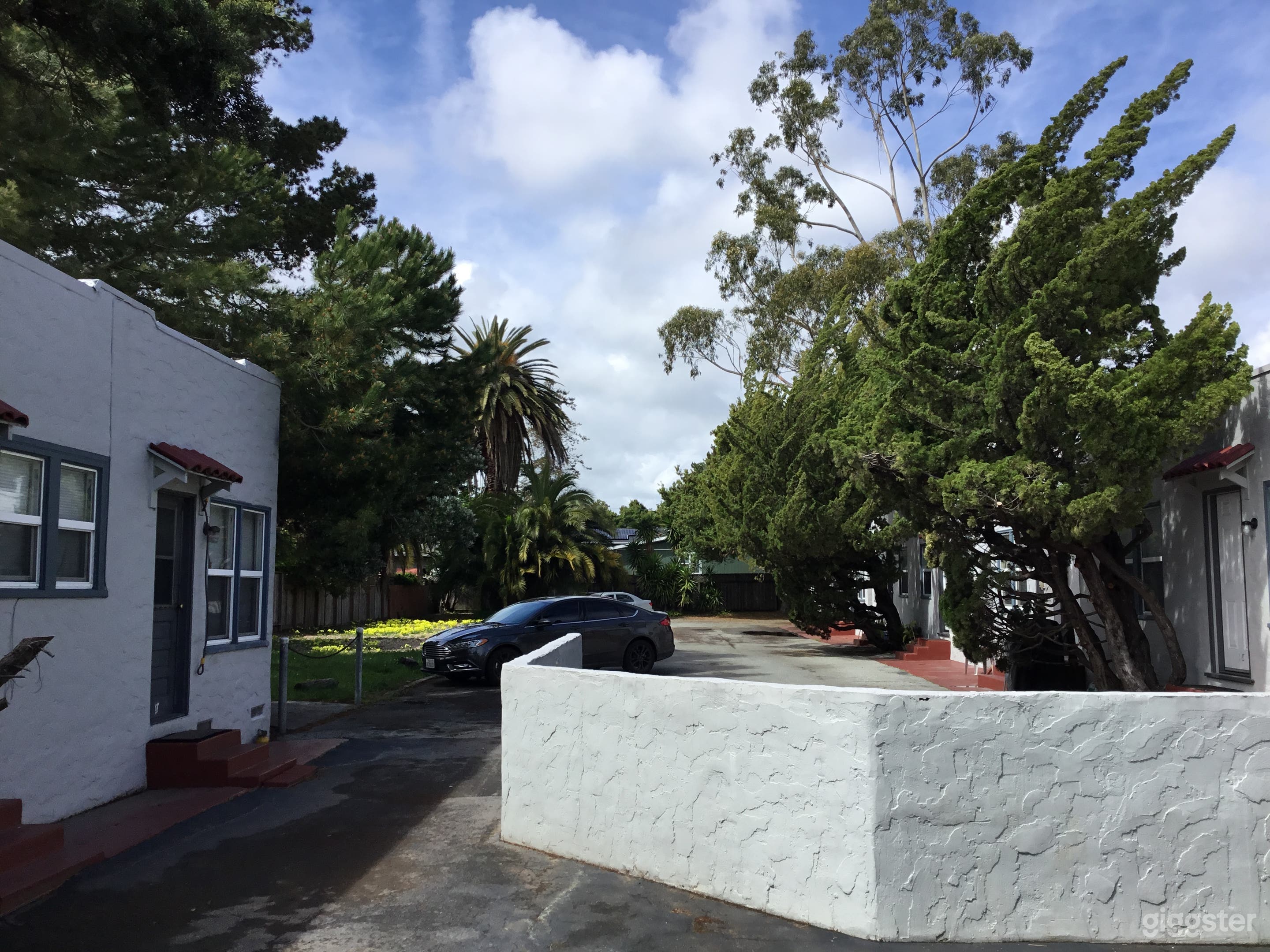 Classic Vintage Bungalow Style Beach Motel Photo 1