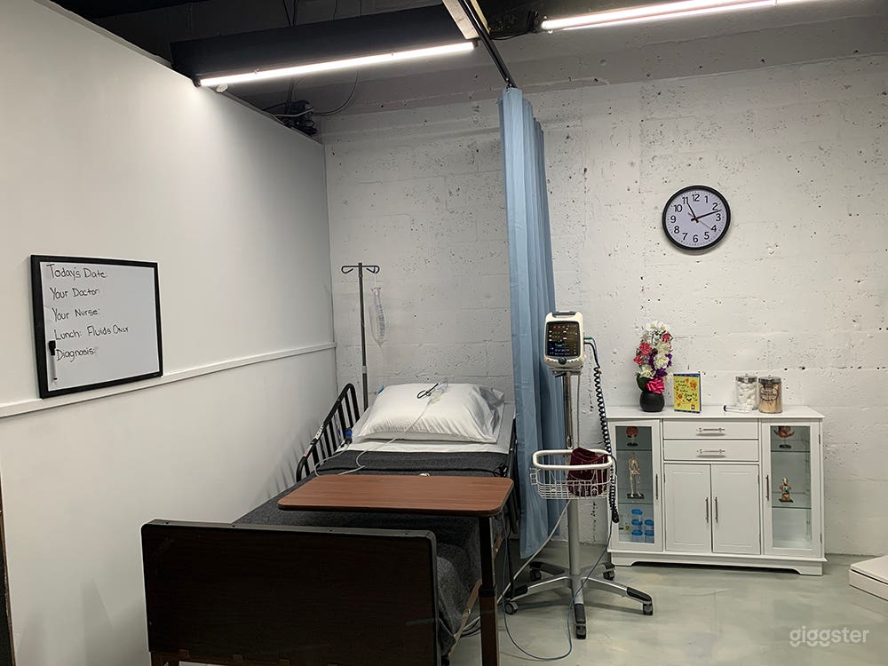 DOCTOR’S OFFICE / EXAMINATION ROOM / HOSPITAL / ER Photo 3