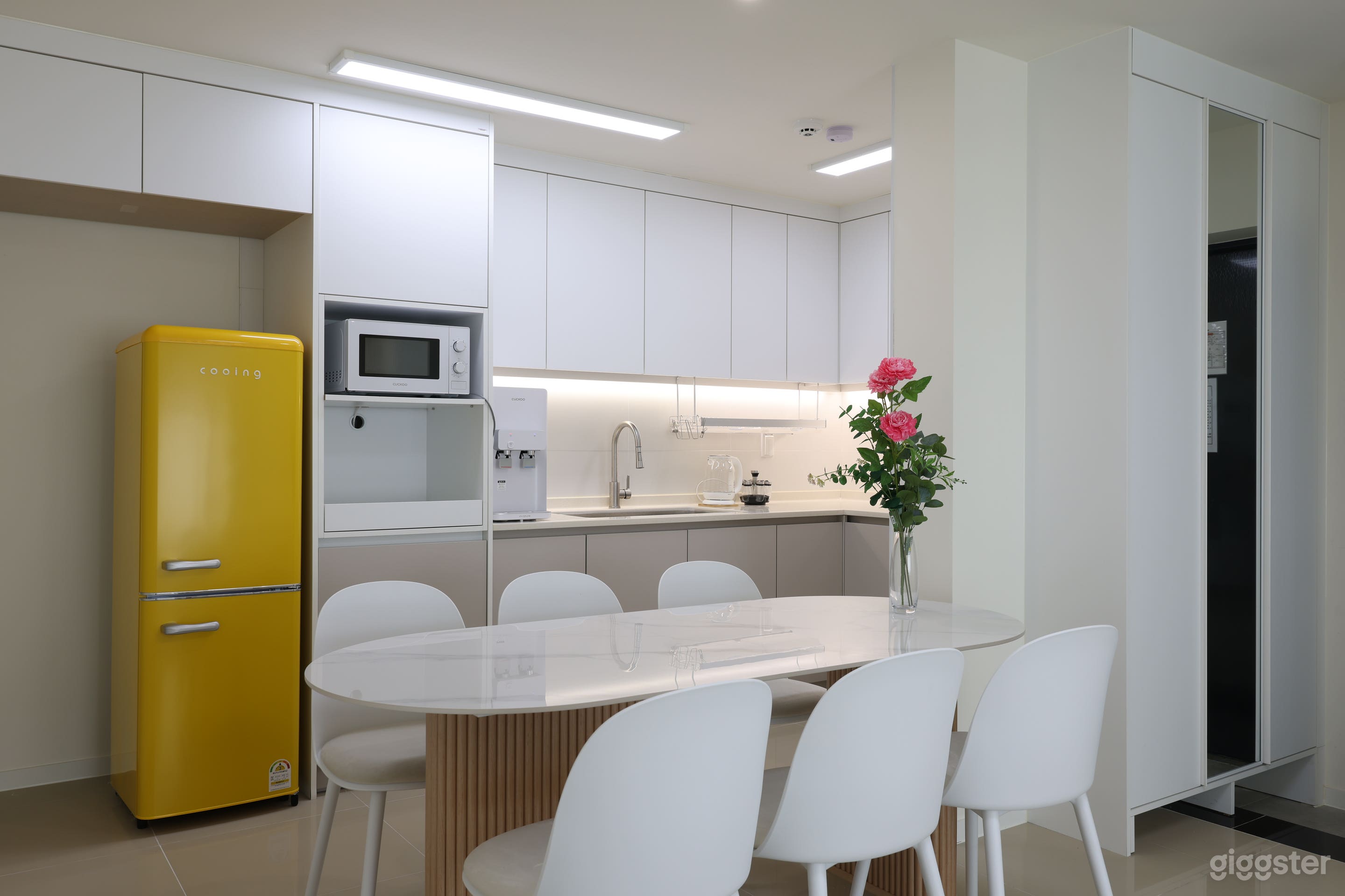 Private Modern House Photo 1