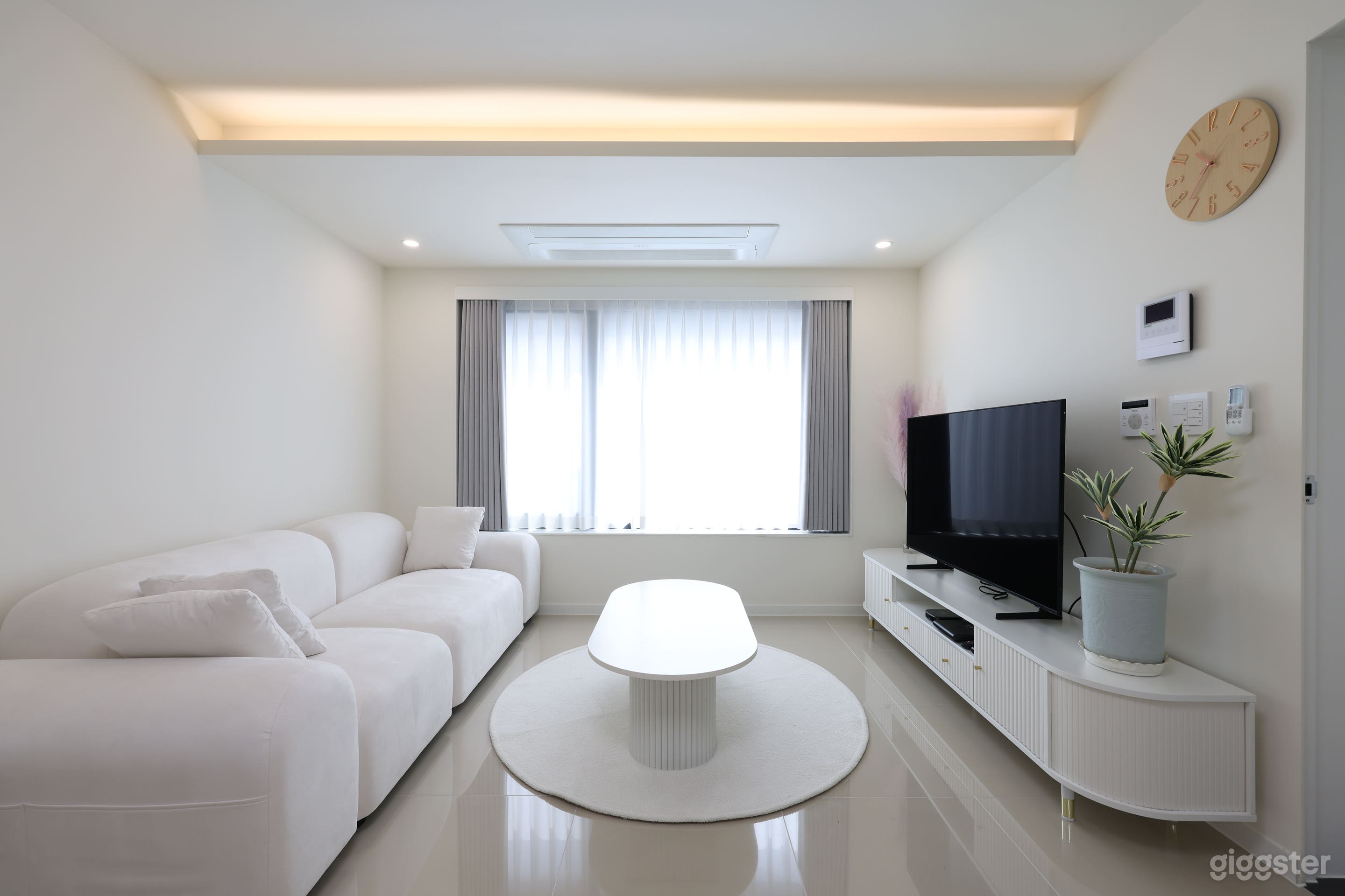 Private Modern House Photo 3