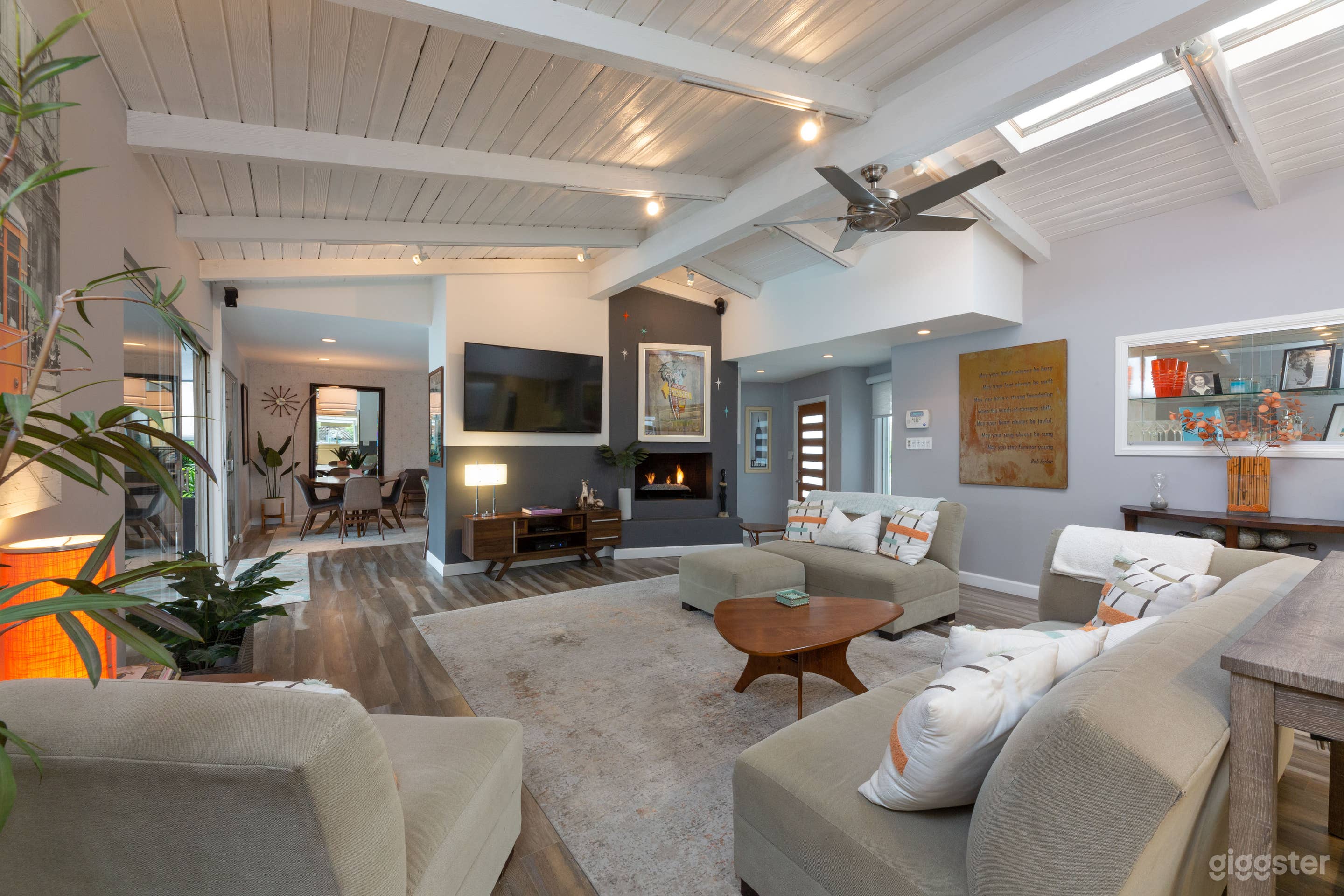 Long Beach mid-century in countryclub neighborhood Photo 4