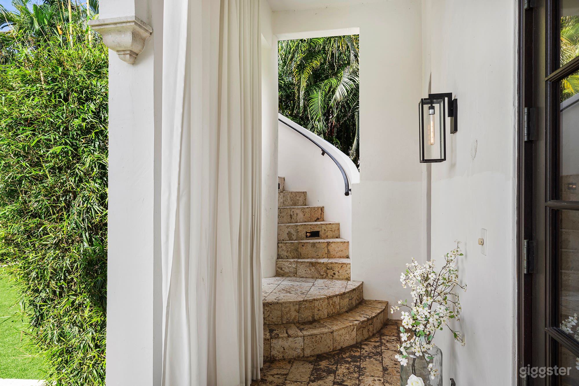 Spacious Mansion Production Friendly  Photo 4