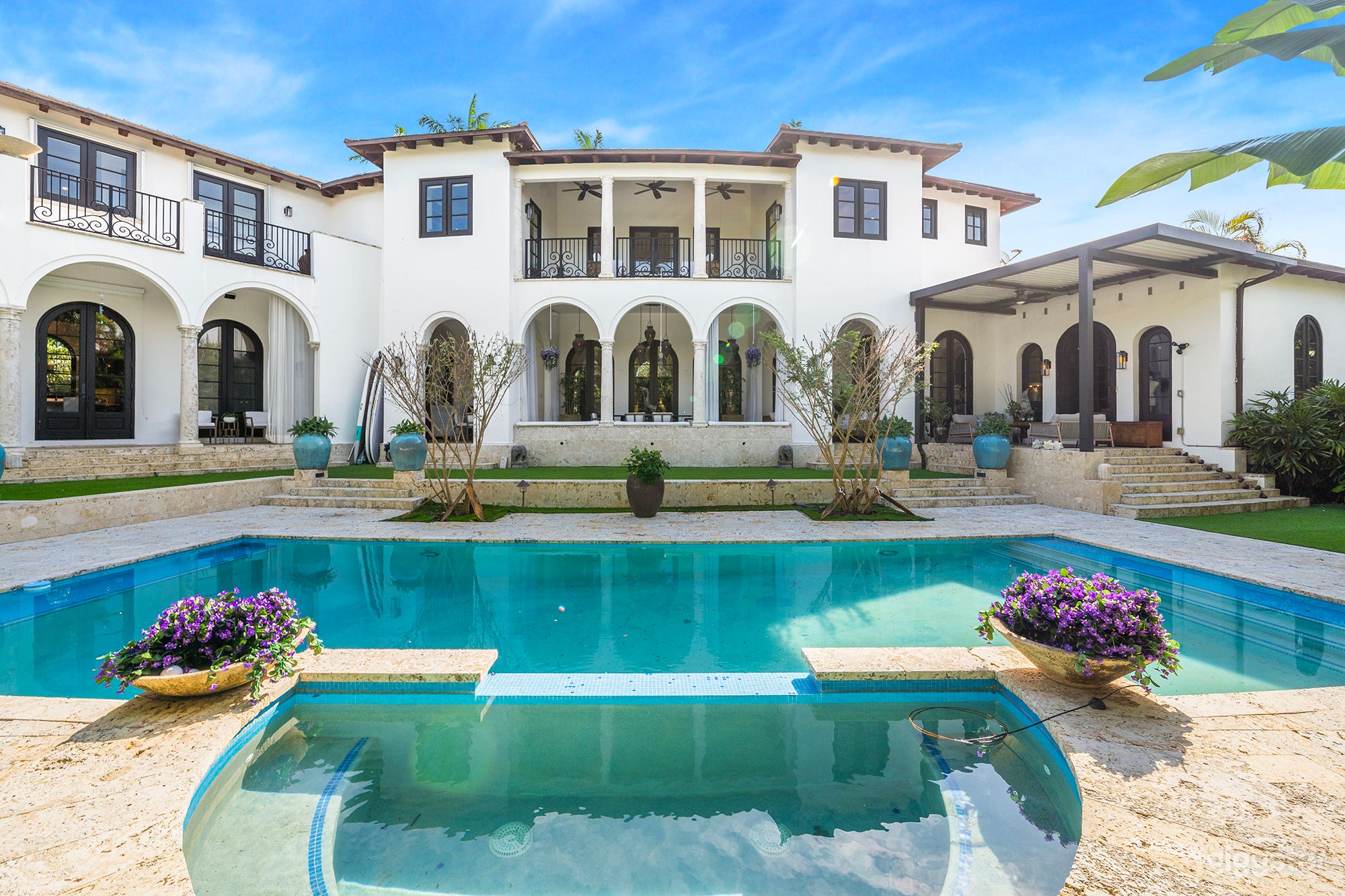 Spacious Mansion Production Friendly  Photo 1