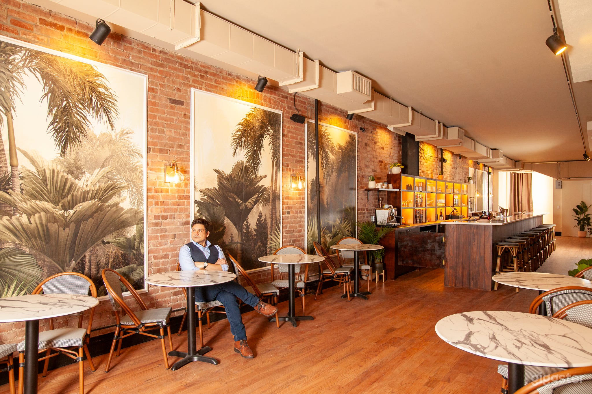 Stylish Café and Bar in NYC – Photo &amp; Film Shoots Photo 3
