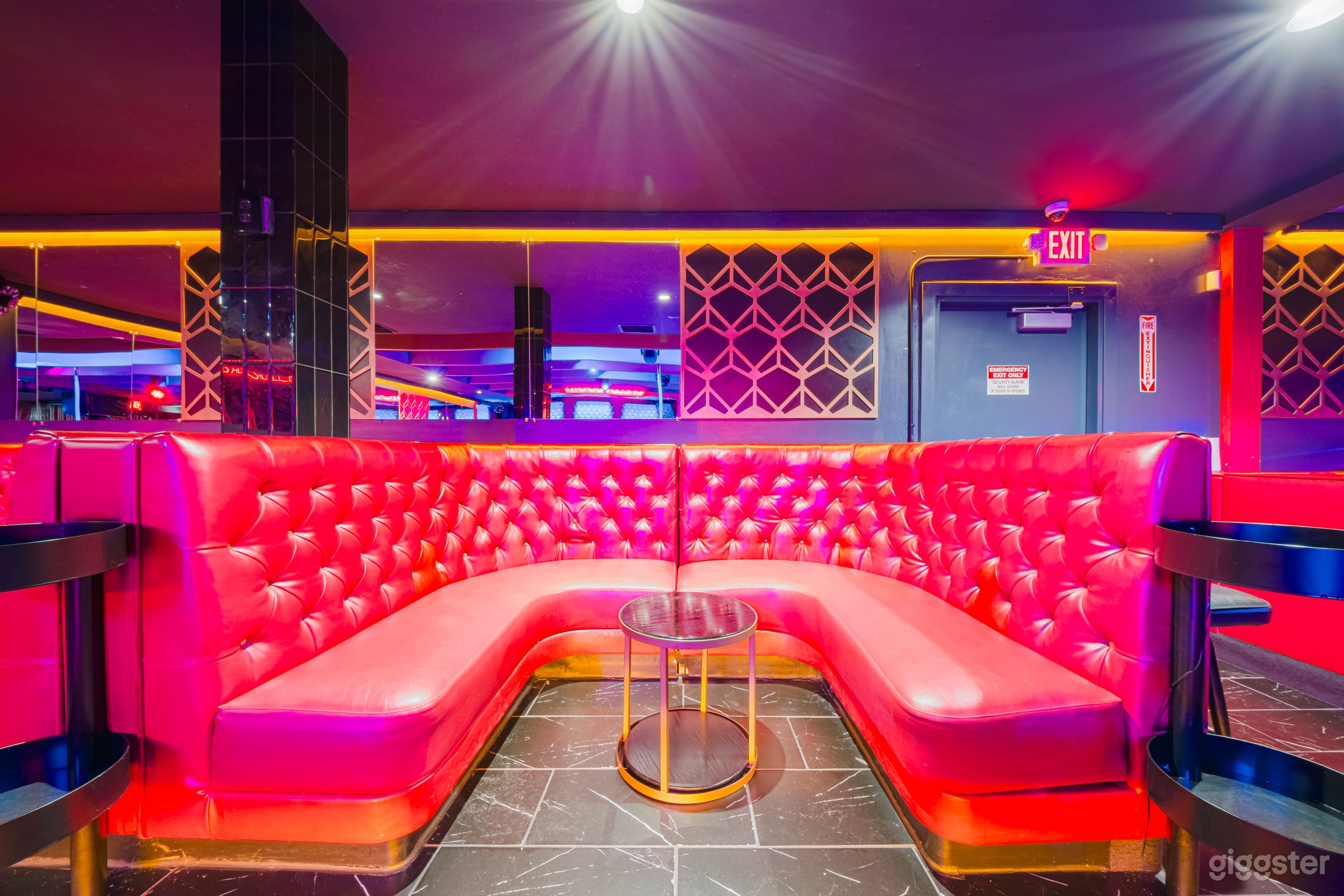 VELVET POP ART LUXURY LOUNGE Photo 2