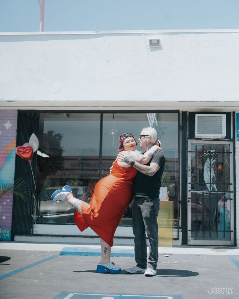  Unique Vibrant Color Salon in Los Angeles 