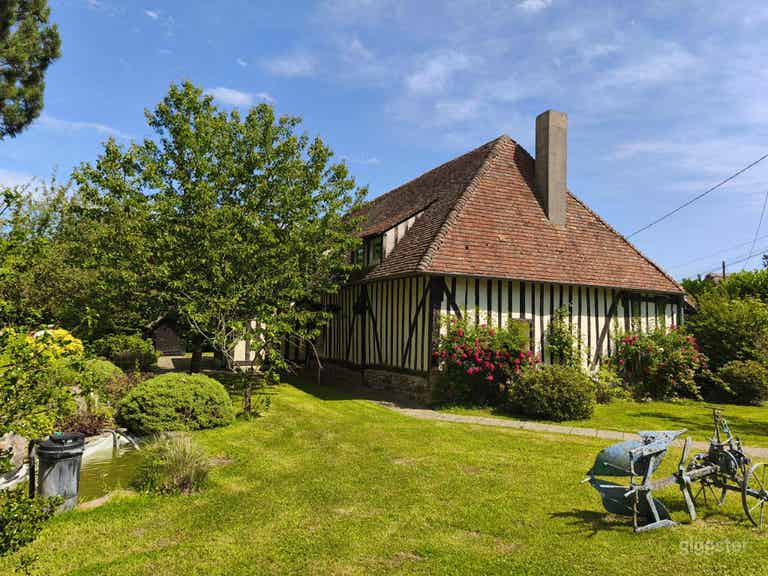  Domaine normand historique avec piscine et colombages 