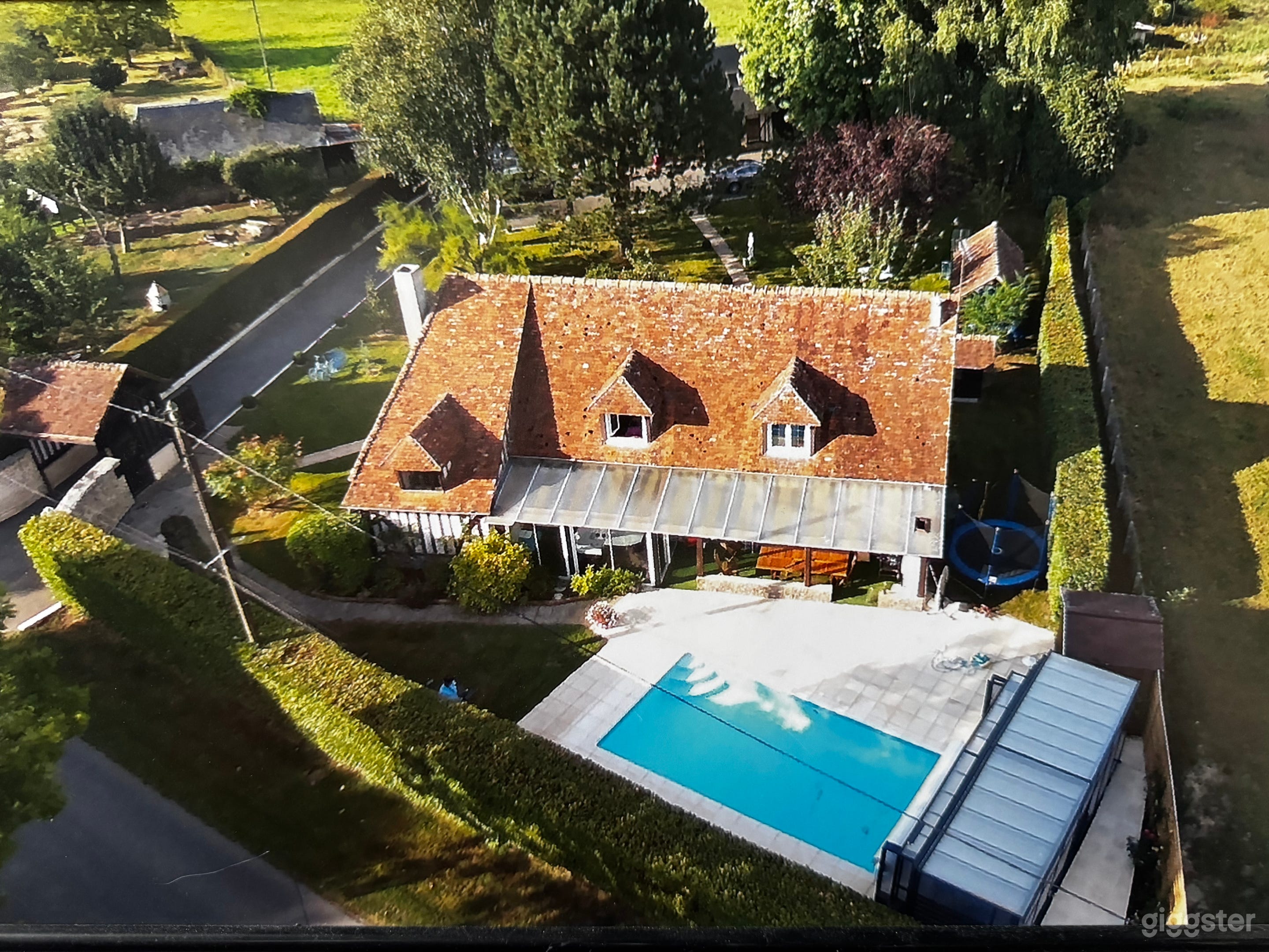 Photo de Domaine normand historique avec piscine et colombages 3