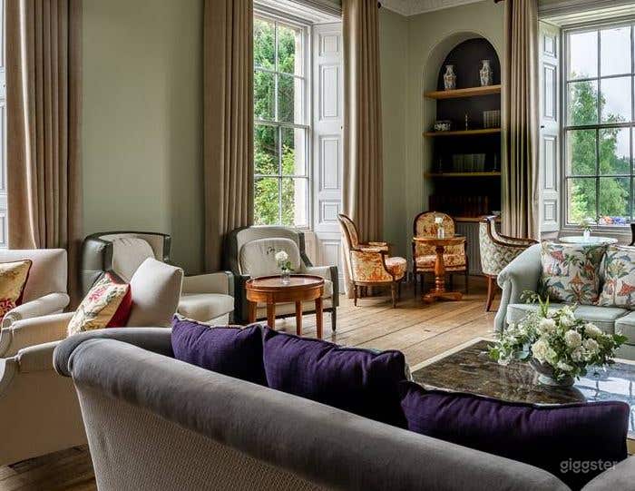 The Library with Classic Georgian Interiors Photo 2