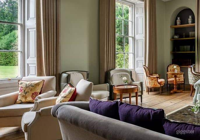 The Library with Classic Georgian Interiors Photo 4