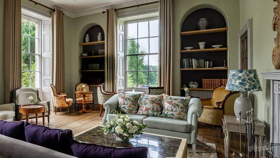 The Library with Classic Georgian Interiors Photo 1