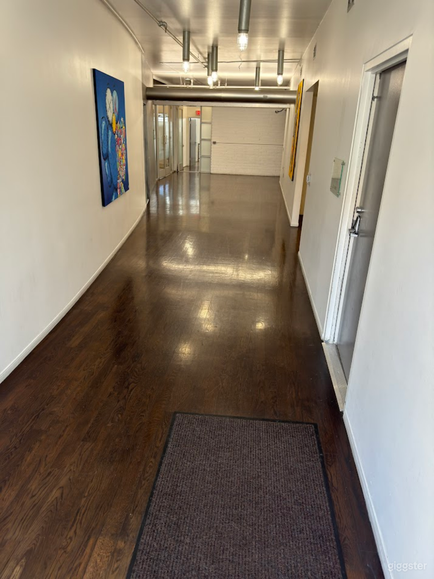 Hallway Space Perfect for Filming and Event Photo 2