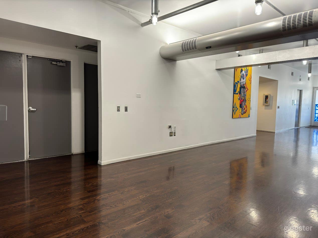 Hallway Space Perfect for Filming and Event Photo 1