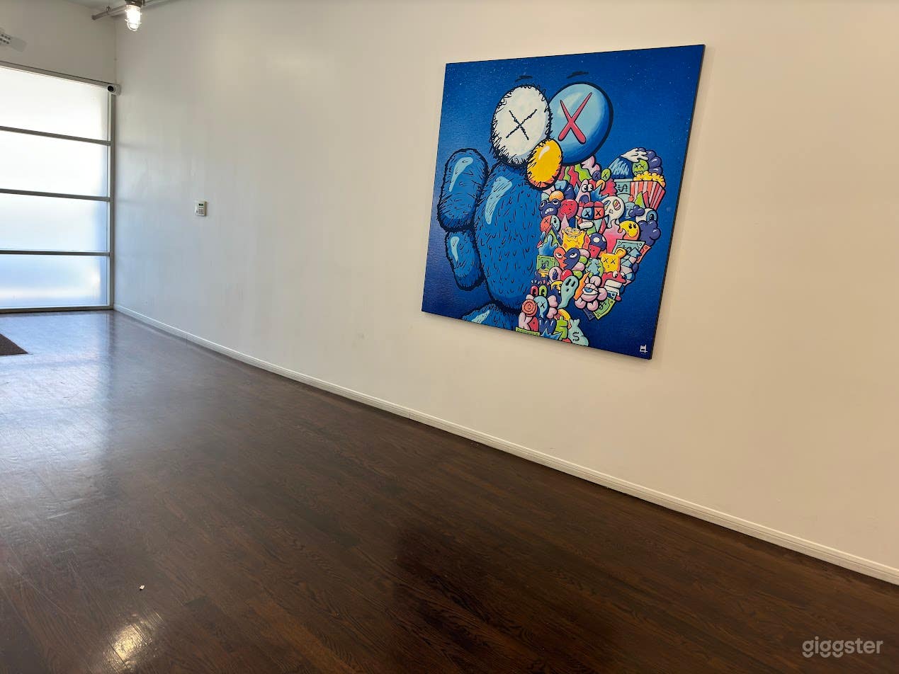 Hallway Space Perfect for Filming and Event Photo 4