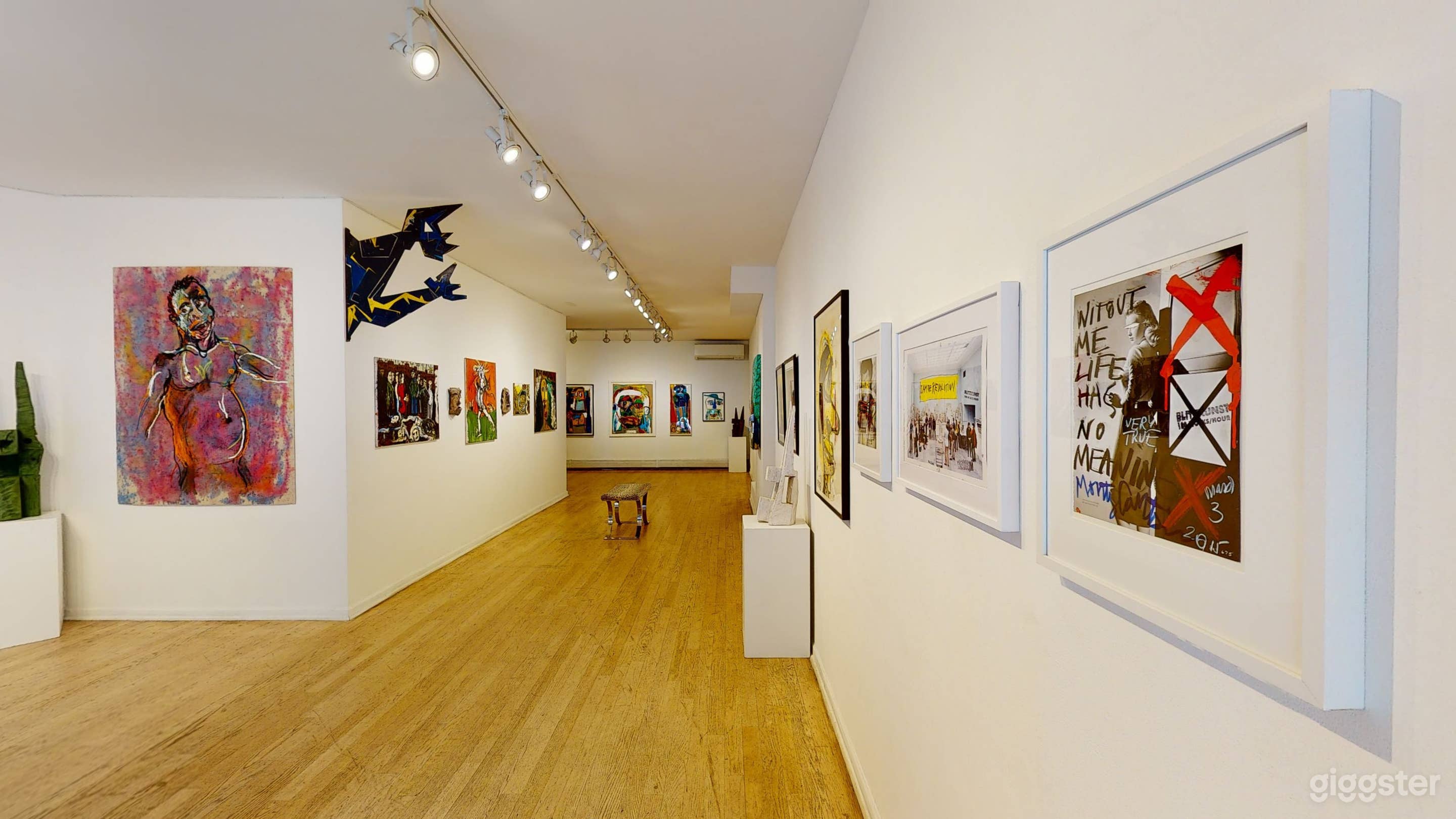 Wonderful Gallery in Bustling LES Photo 1