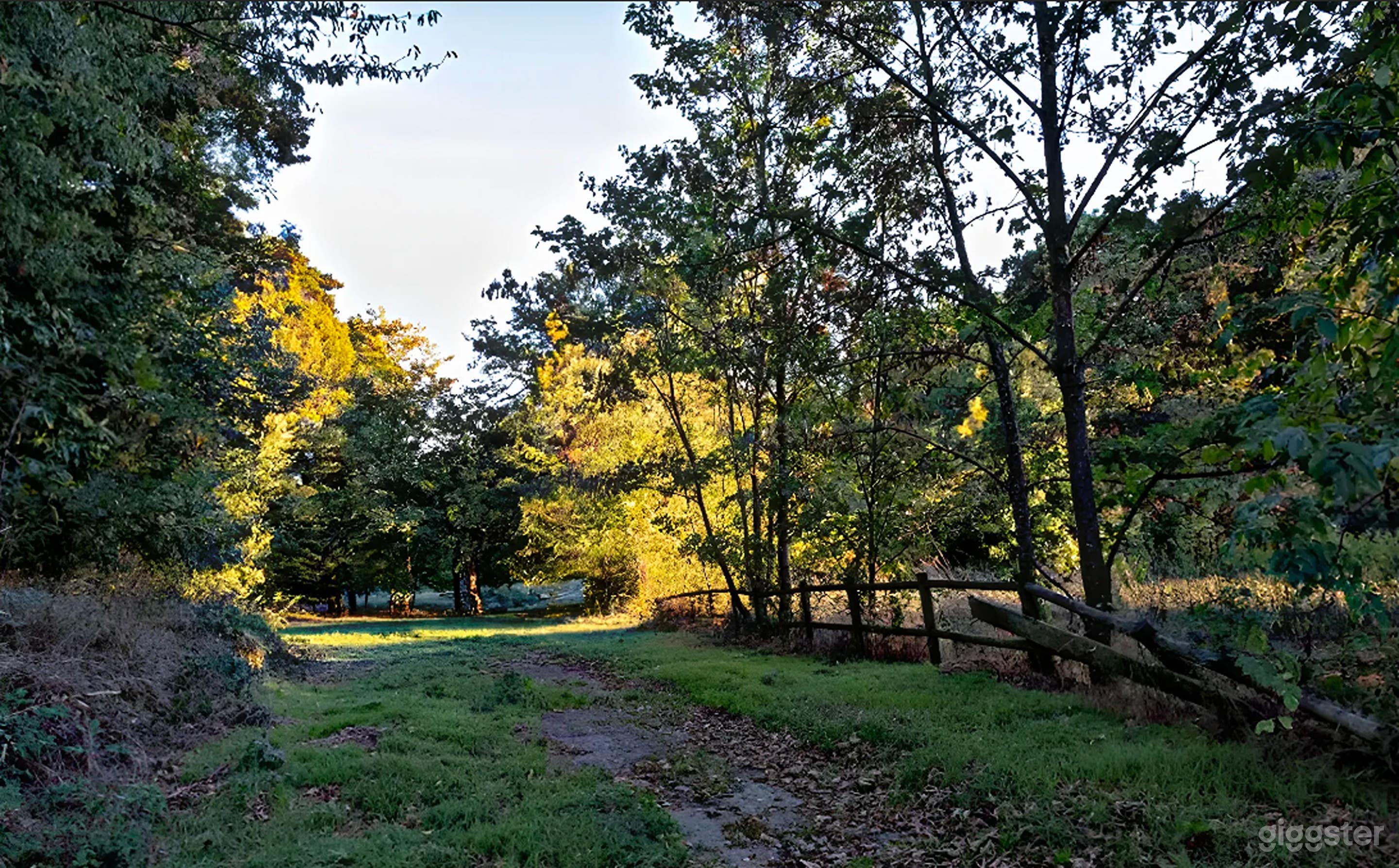Photo de Terrain extérieur vaste de 16 hectares dans un manoir privé 1