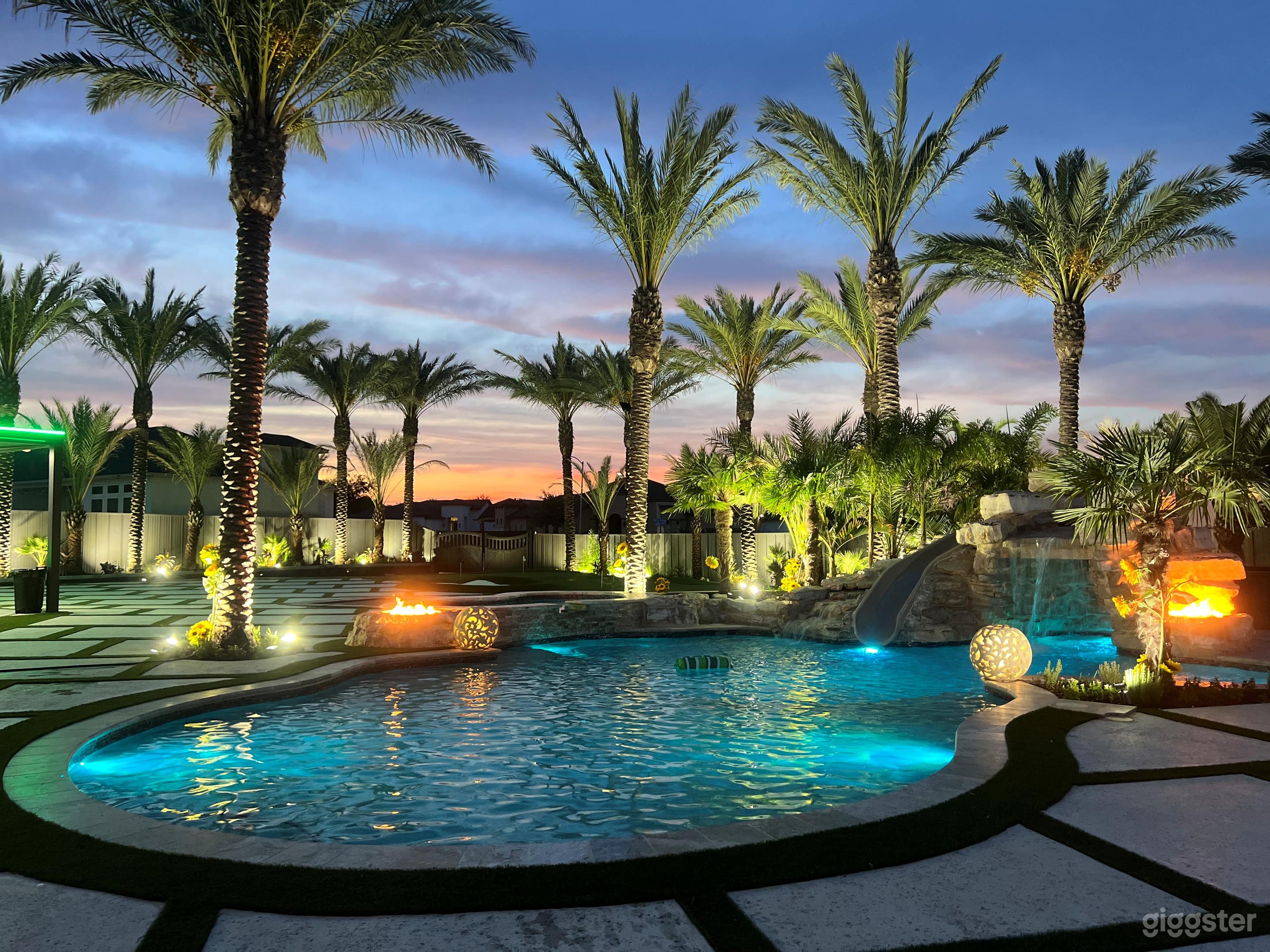 SA's Luxury Pool Oasis Nightlife Photo 1