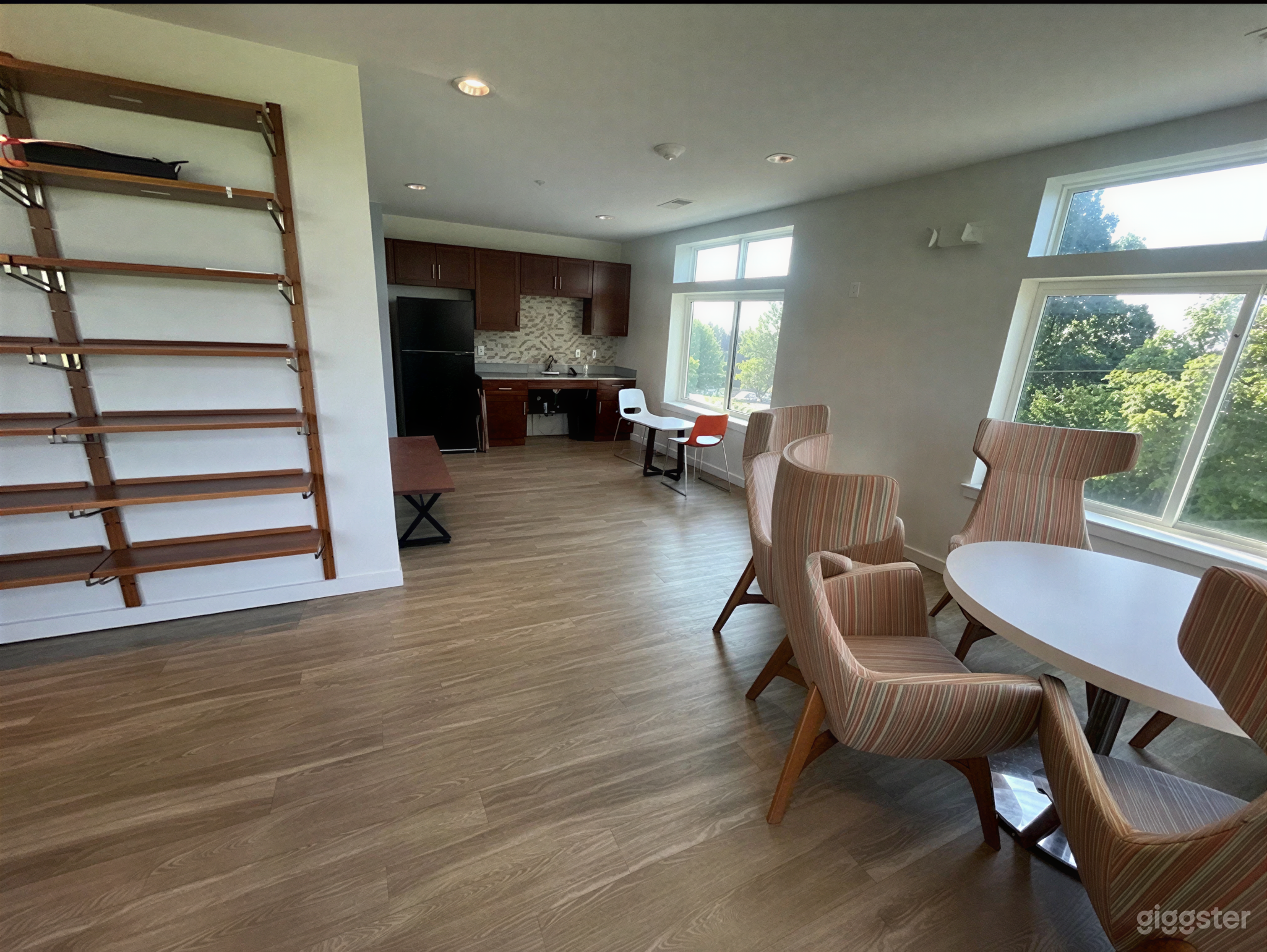 Modern Sunlit Meeting Room with High-Back Lounge Seating Photo 2