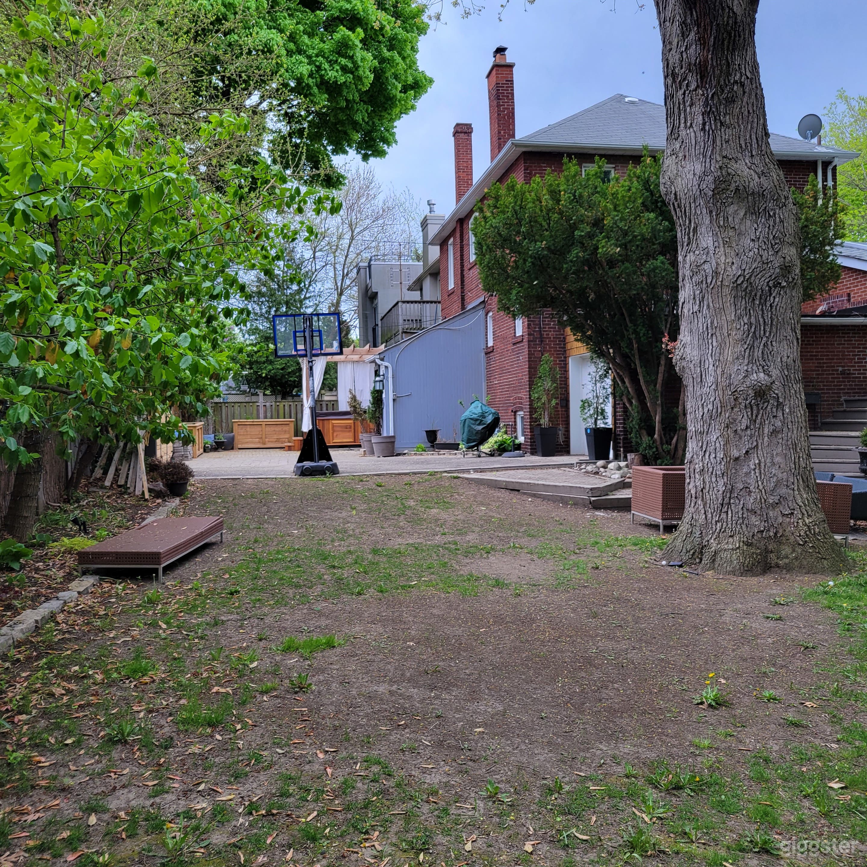 Modern cottage in the city Photo 4