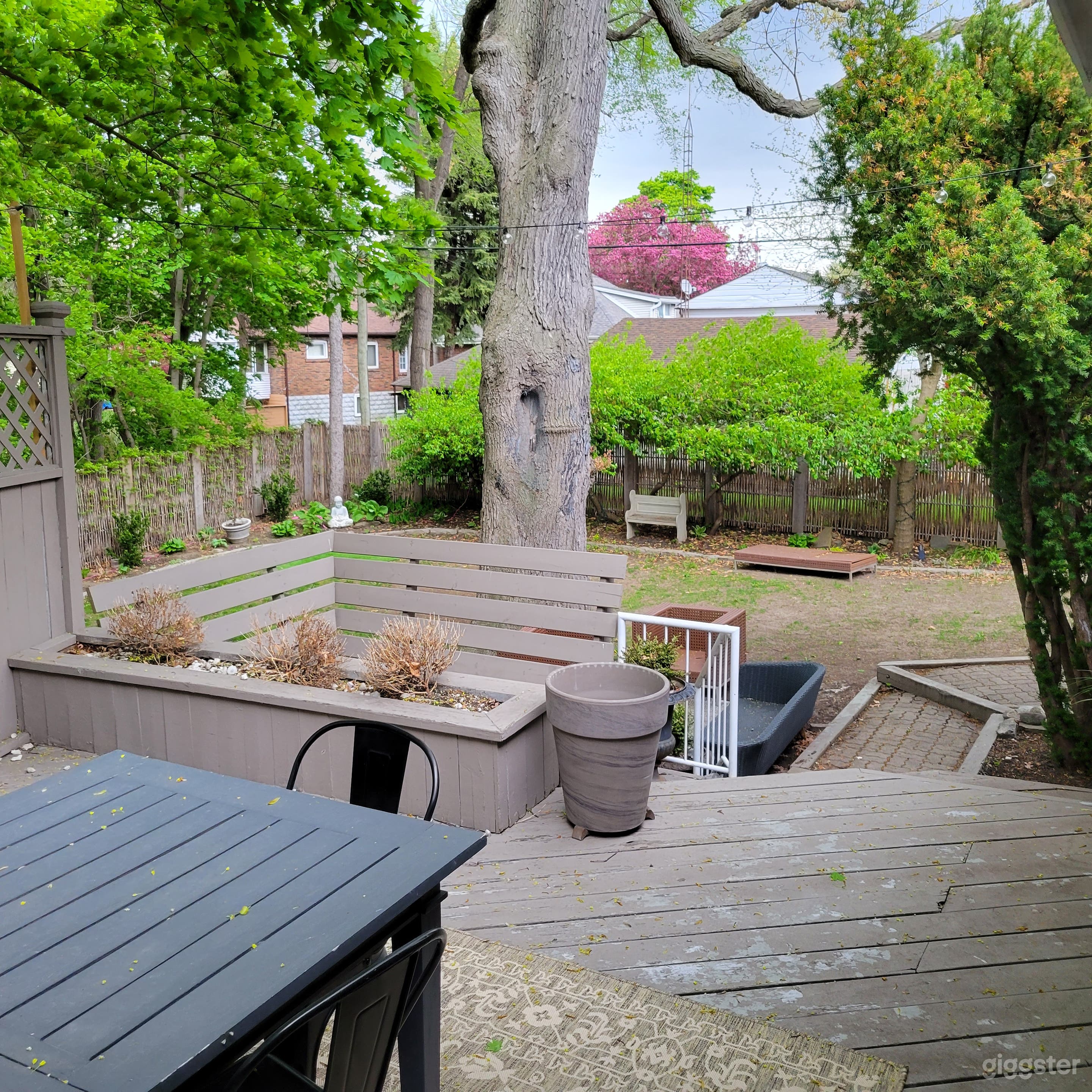 Modern cottage in the city Photo 2