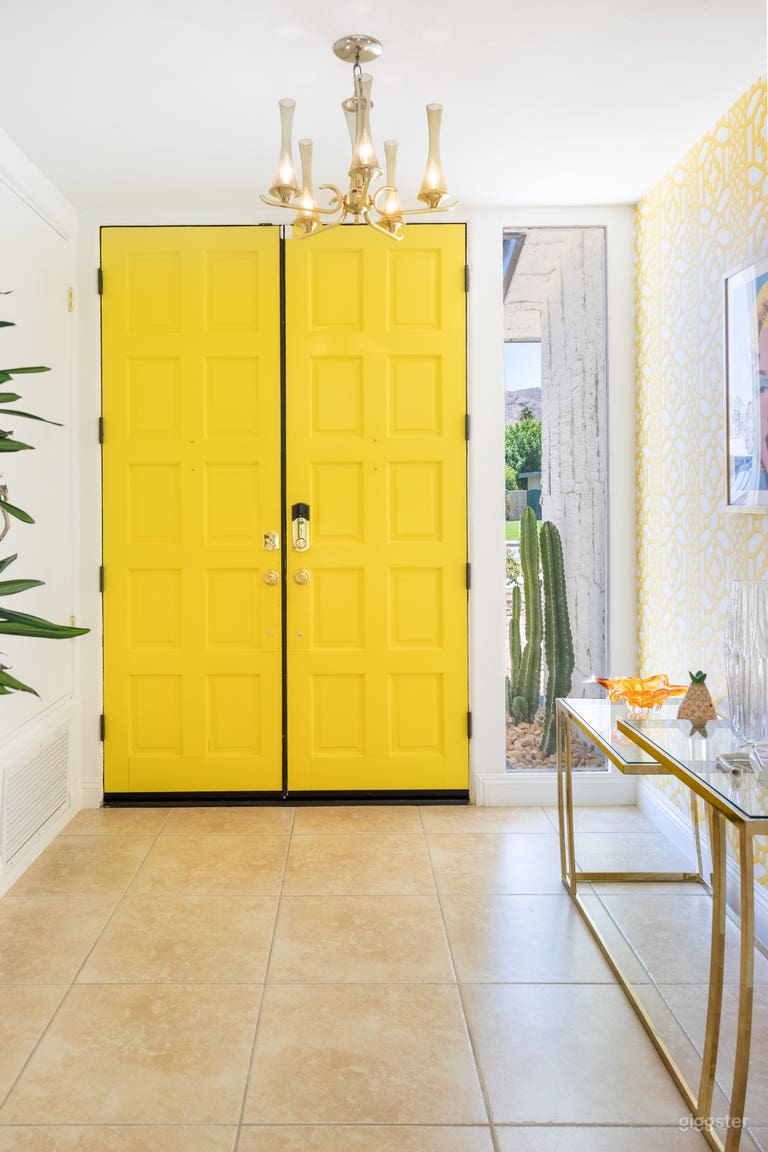  Chateau Palomino: Bright & glam Palm Springs style 