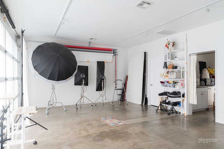  Natural Light Old Town Pasadena Studio w/AC 