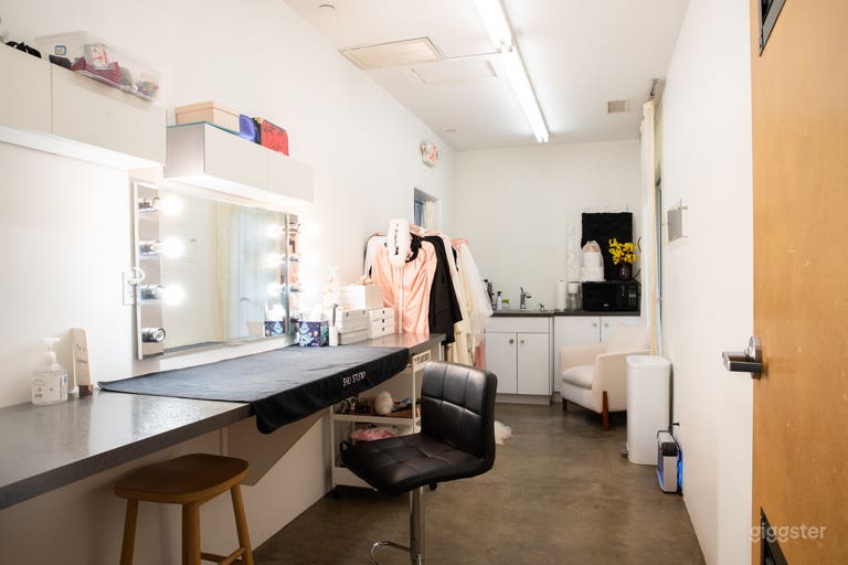  Natural Light Old Town Pasadena Studio w/AC 