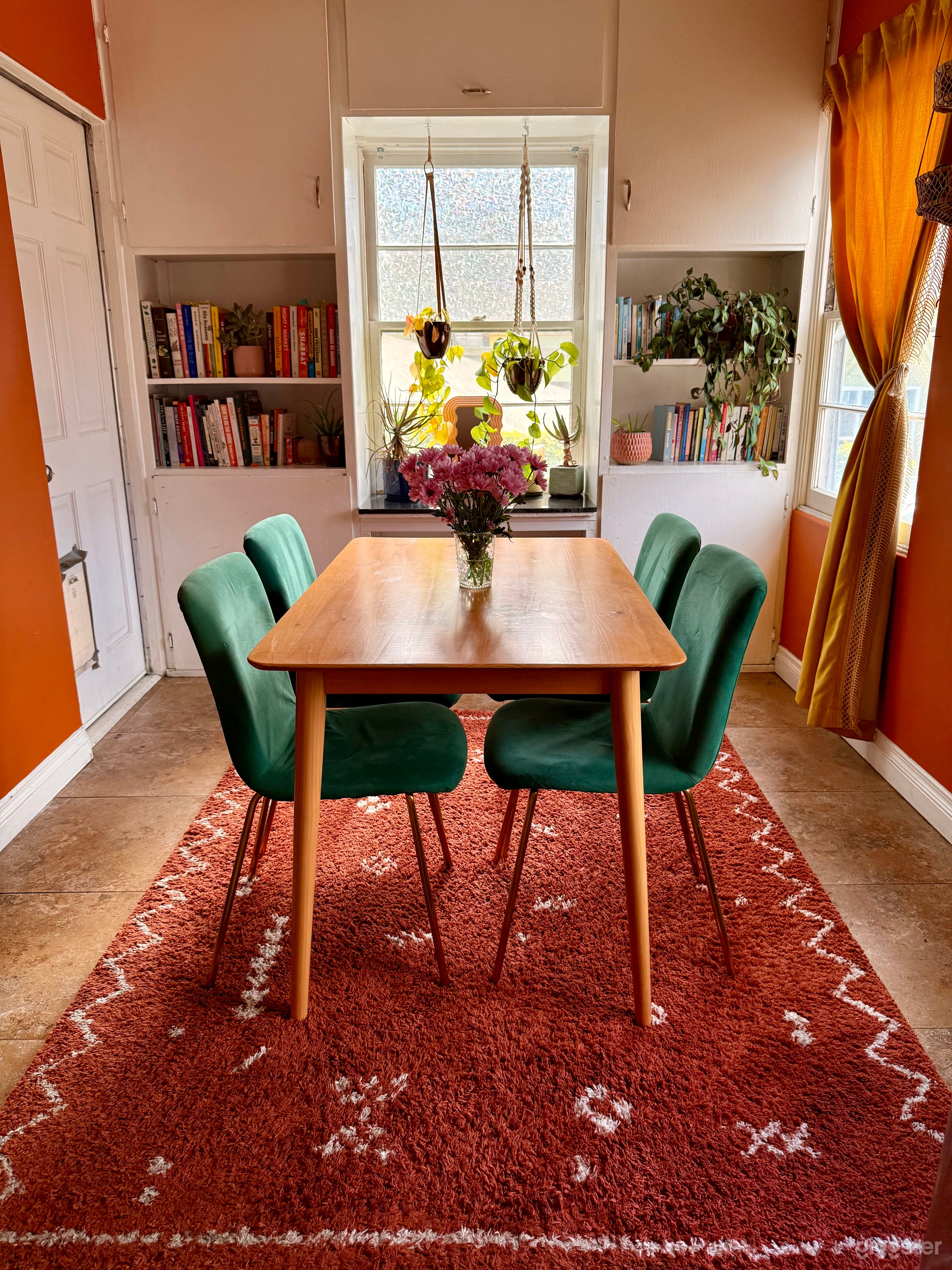 Colorful Hillcrest Bungalow – Boho Meets Retro for Creatives Photo 3