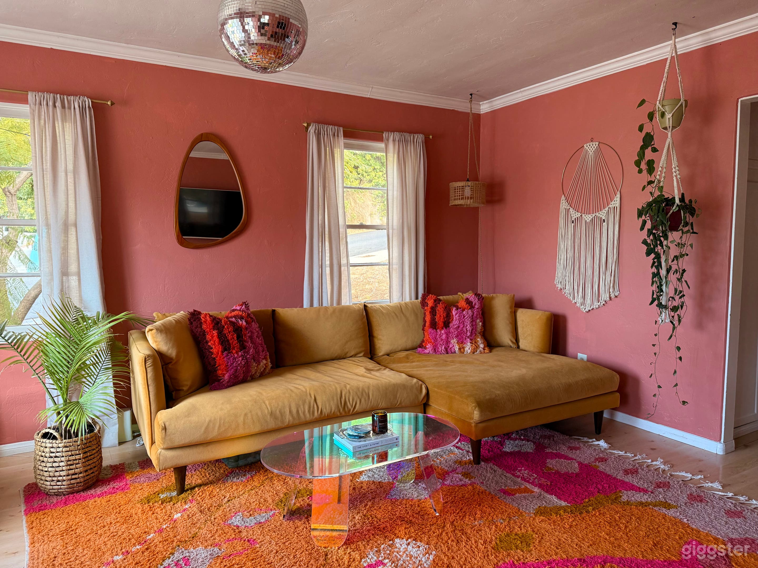 Colorful Hillcrest Bungalow – Boho Meets Retro for Creatives Photo 1
