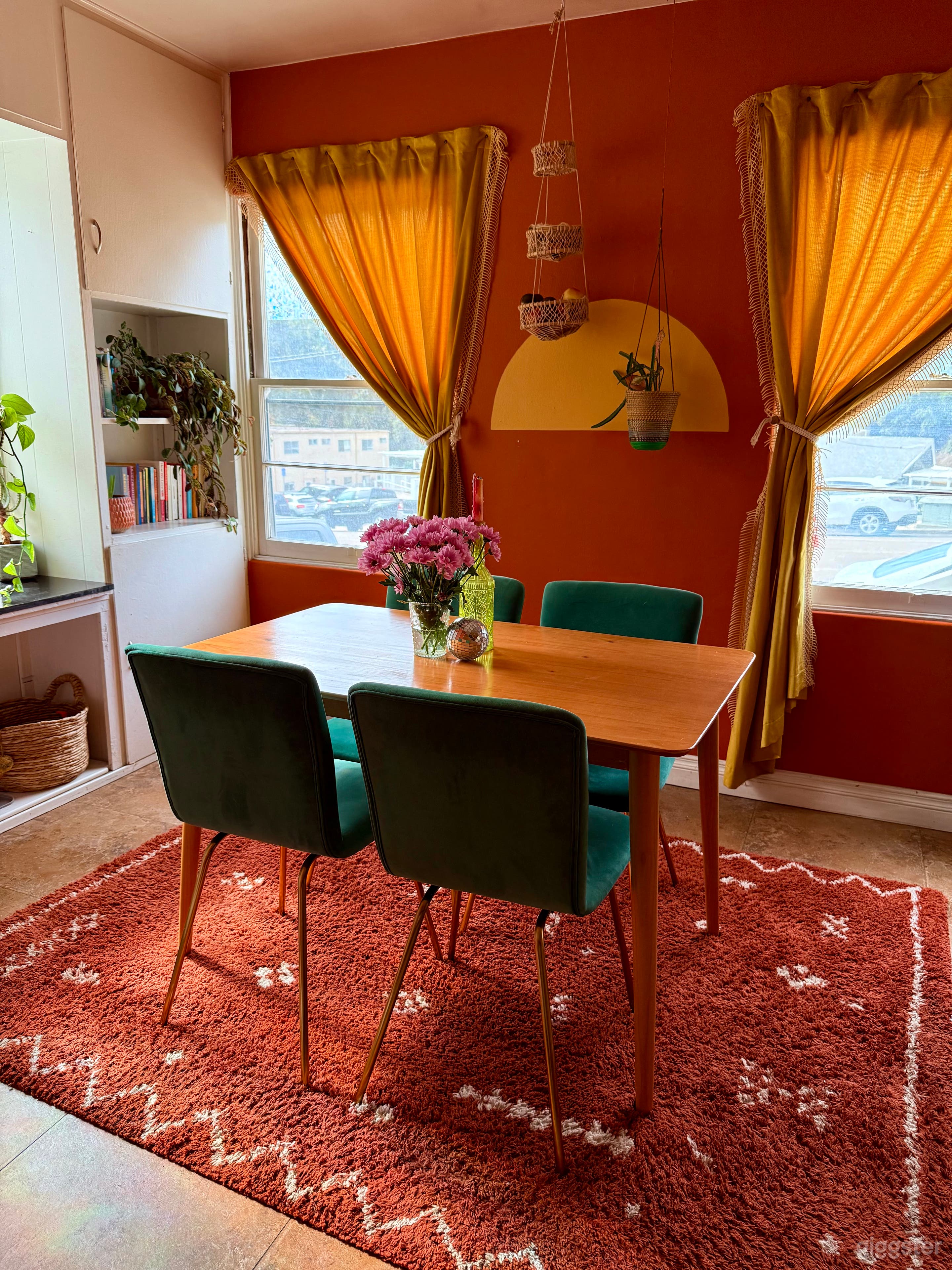 Colorful Hillcrest Bungalow – Boho Meets Retro for Creatives Photo 4