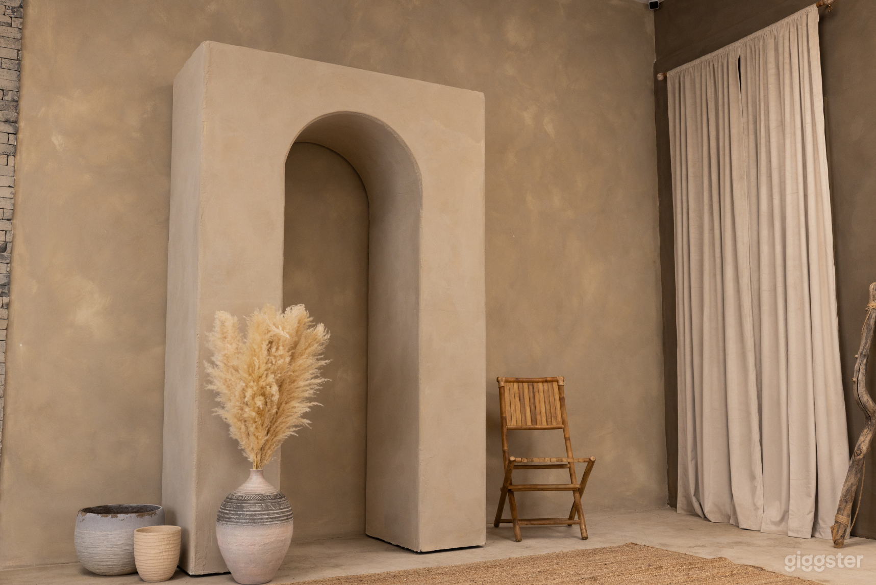 Best Natural Light Studio Near Las Vegas Strip Photo 1