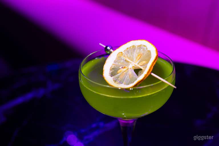  A Dual-Concept 1970s-Inspired Bar/ Nightclub 